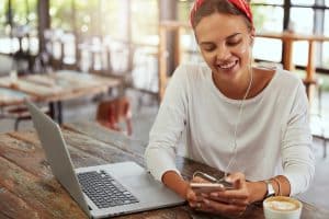 woman using Free Trials on her smartphone.